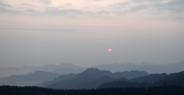 百色樂(lè)業(yè)：日出群山詩(shī)畫(huà)美